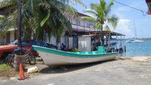 Boot auf dem Trockenen  