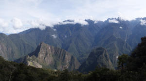 Weitblick mit Machu Picchu ganz klein